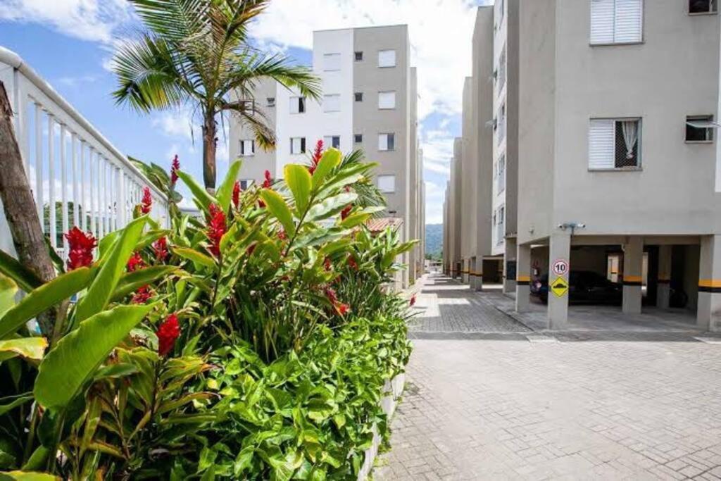Apto Em Ubatuba Divisa Com A Praia De Itagua E Facil Acesso As Praias Fica Ao Lado Do Atacado Tenda Da Rodovia Rio Santos Ngoại thất bức ảnh
